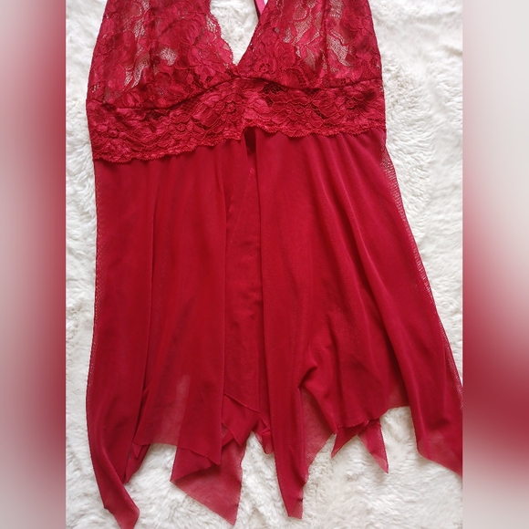 Elegant Red Lace Chemise - Picture 11 of 13